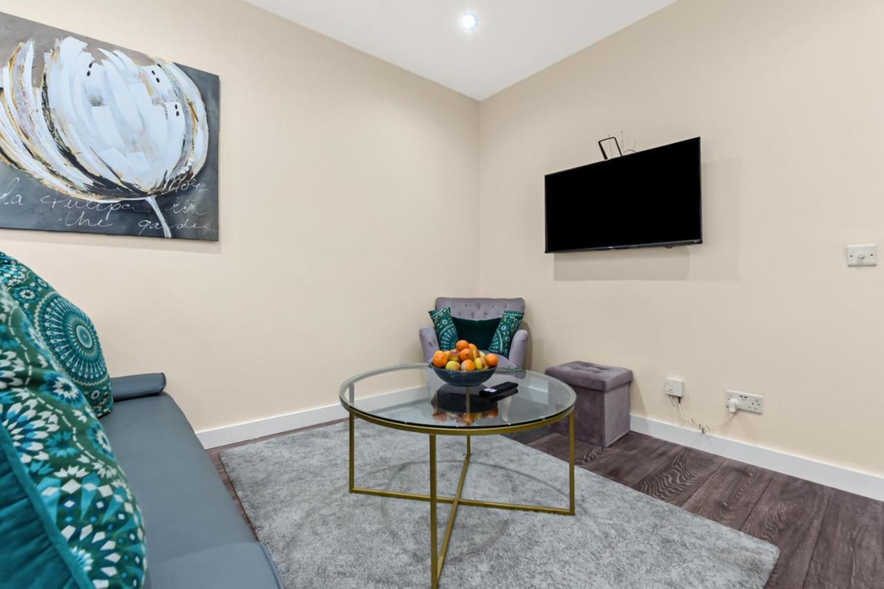 Family Friendly, Zone 2, 2 Beds, Overground Londra Esterno foto